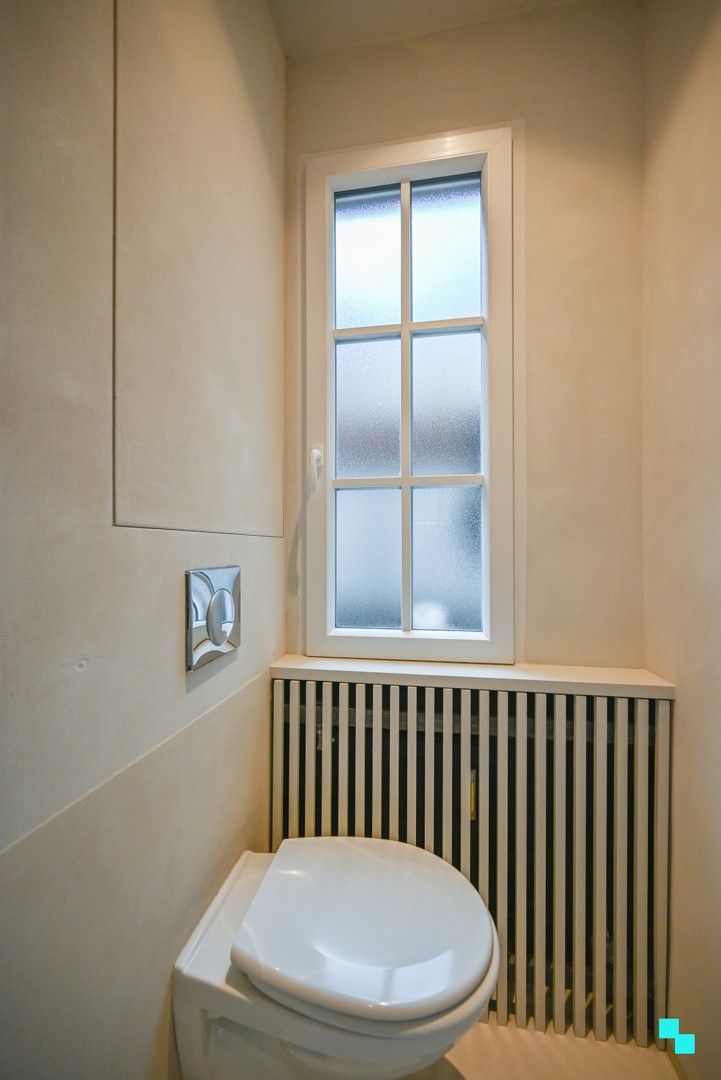 Stijlvol gerenoveerd appartement in hartje Kortrijk foto 12