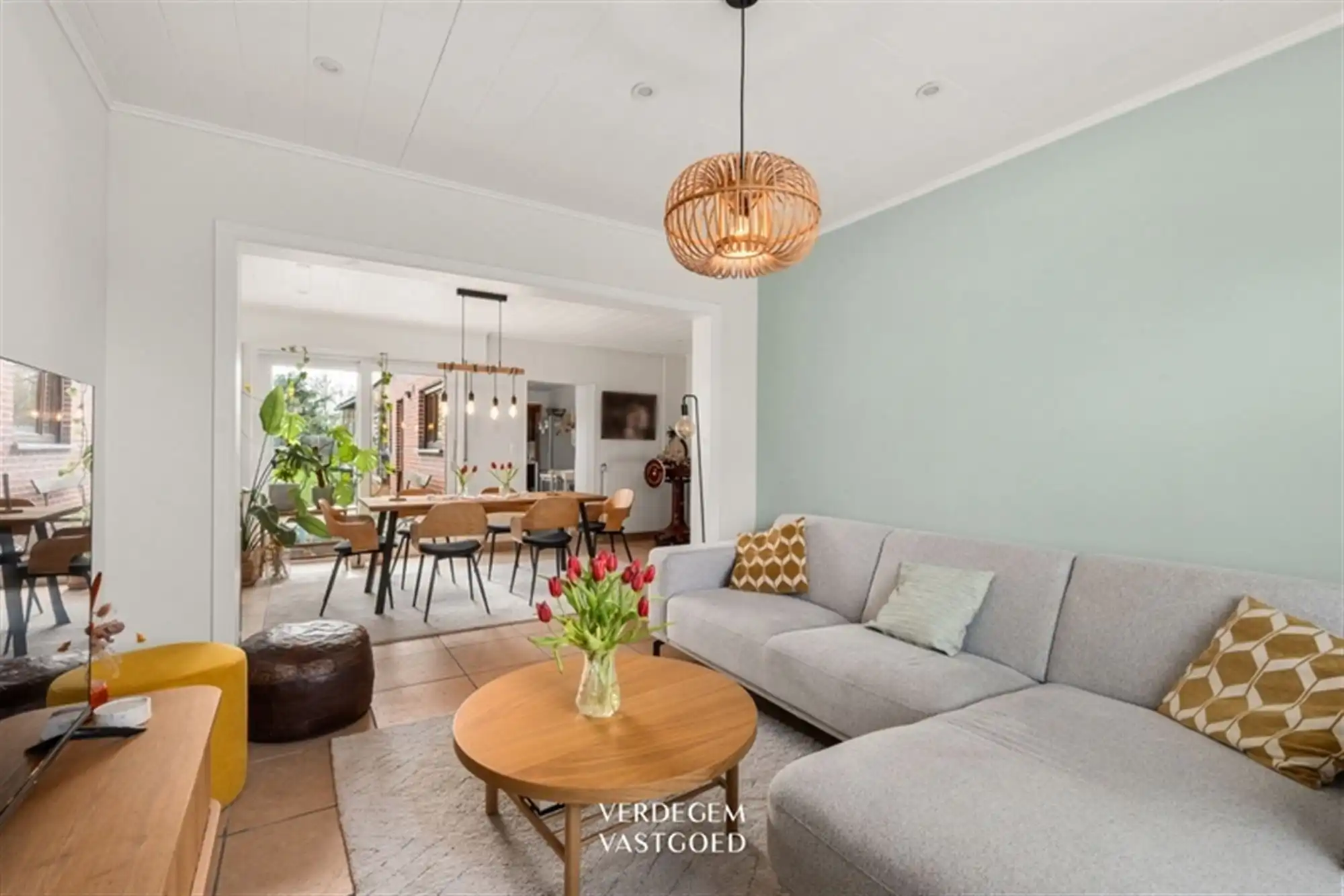 Centraal gelegen woning met heerlijke vibe, 3 slaapkamers en zuid tuin foto 2