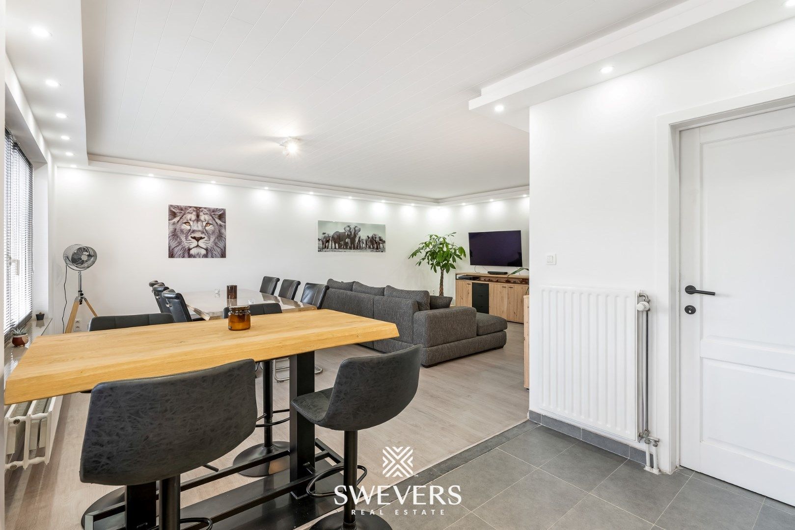 Volledig gerenoveerd appartement van 102 m² met ruim terras en garagebox foto 9