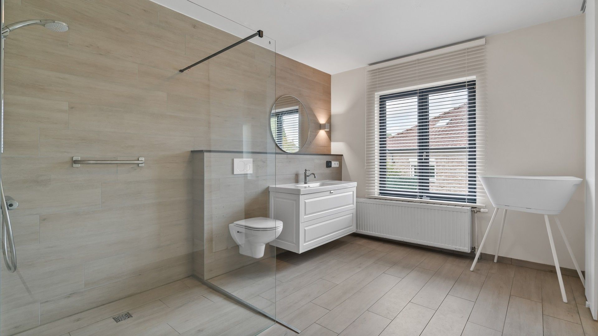 Open bebouwing met 4 slpkrs en 3 badkamers op 21a 15ca foto 9