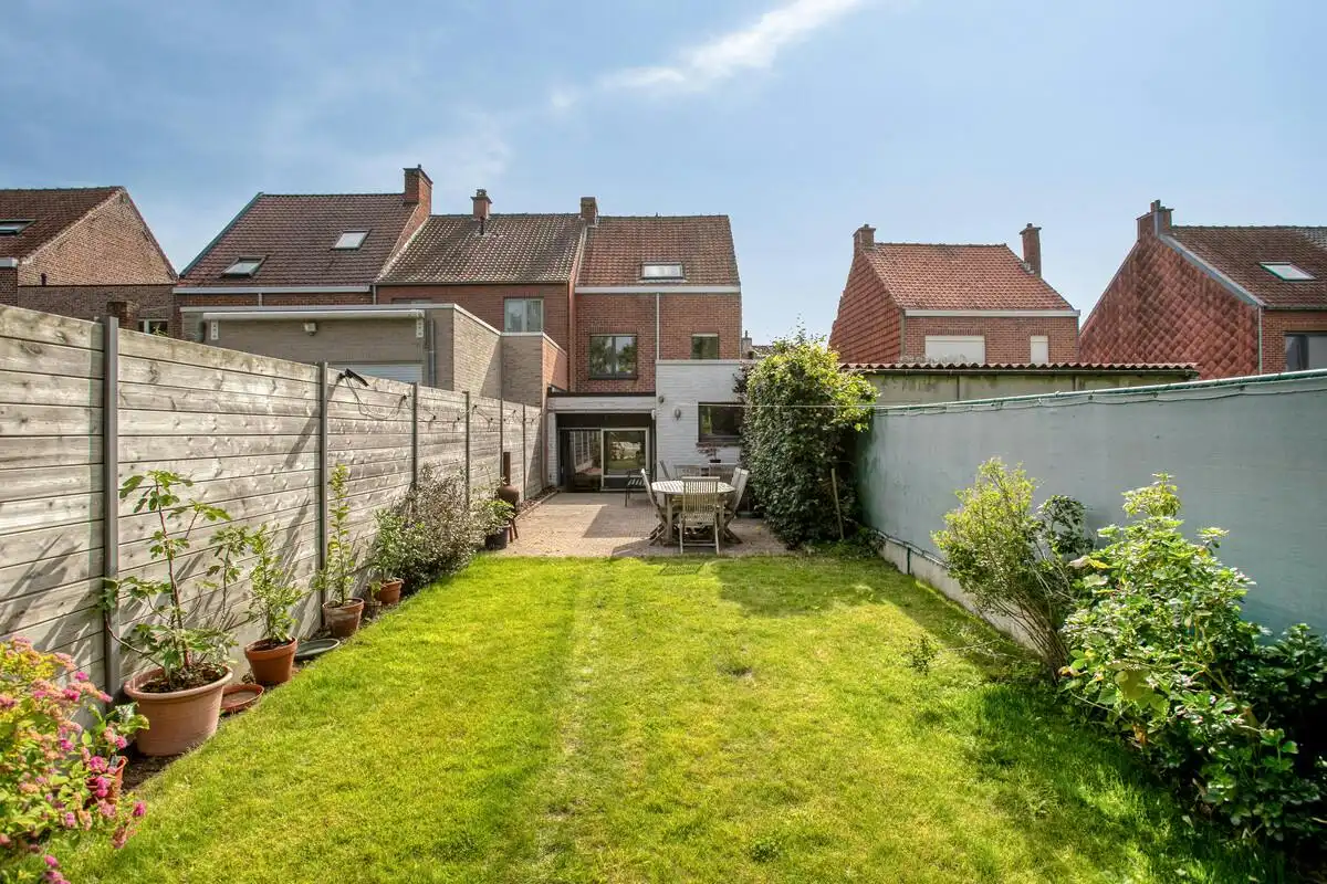 Instapklare woning met drie slaapkamers  te koop in Heule! foto 15
