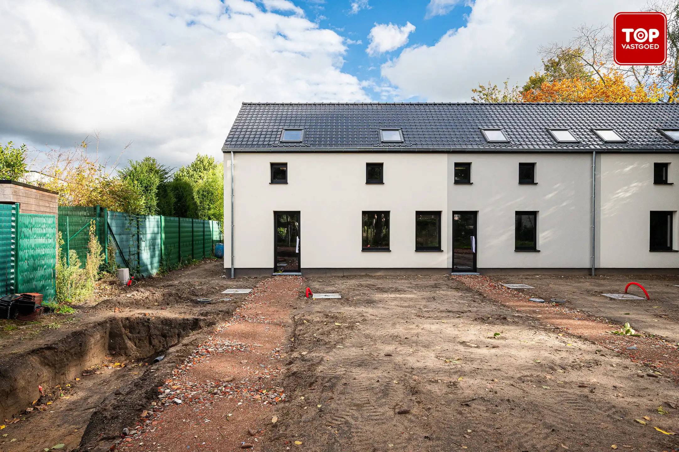 Halfopen bebouwing op een rustige locatie foto 3