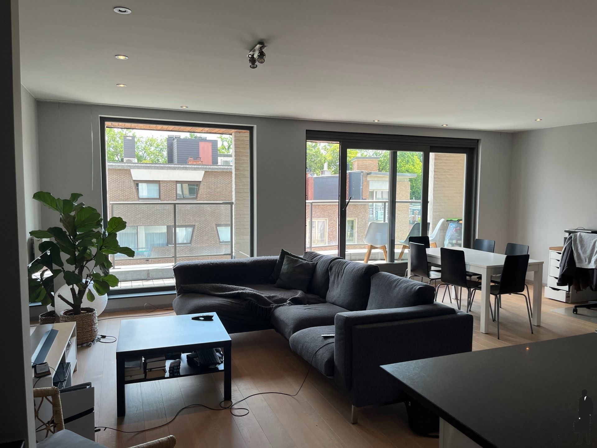 In 't centrum van Brasschaat op de derde verdieping, een instapklaar appartement van 114 m² met 2 parkingplaatsen. foto 6