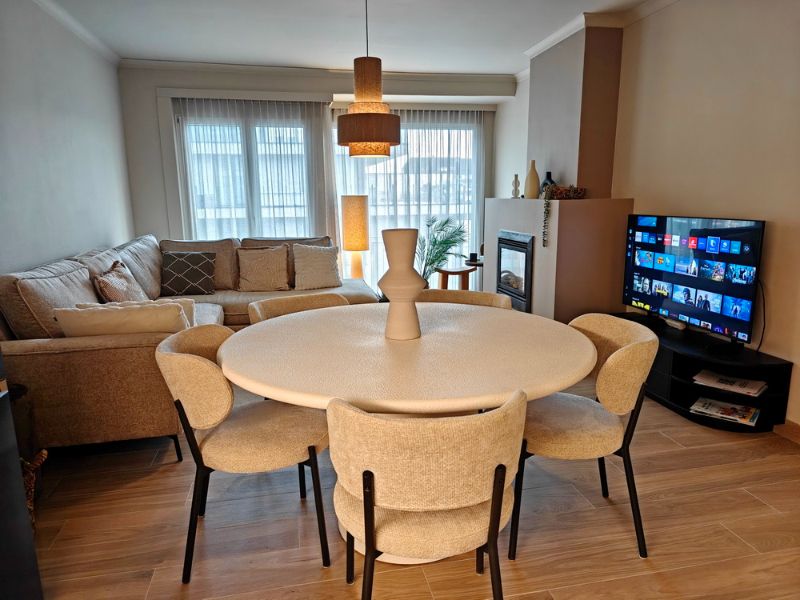 Stijlvol gerenoveerd appartement in het hart van Oostduinkerke-Bad foto {{pictureIndex}}