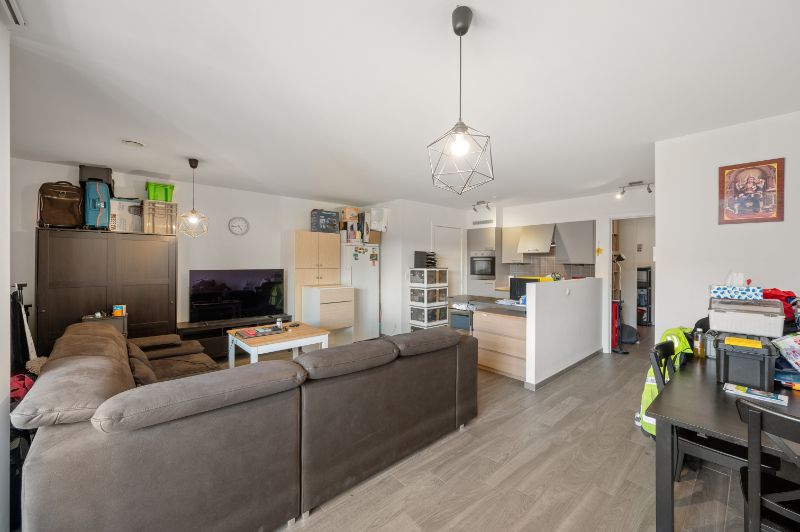 Groot 2-slaapkamer appartement met overdekte staanplaats foto 2