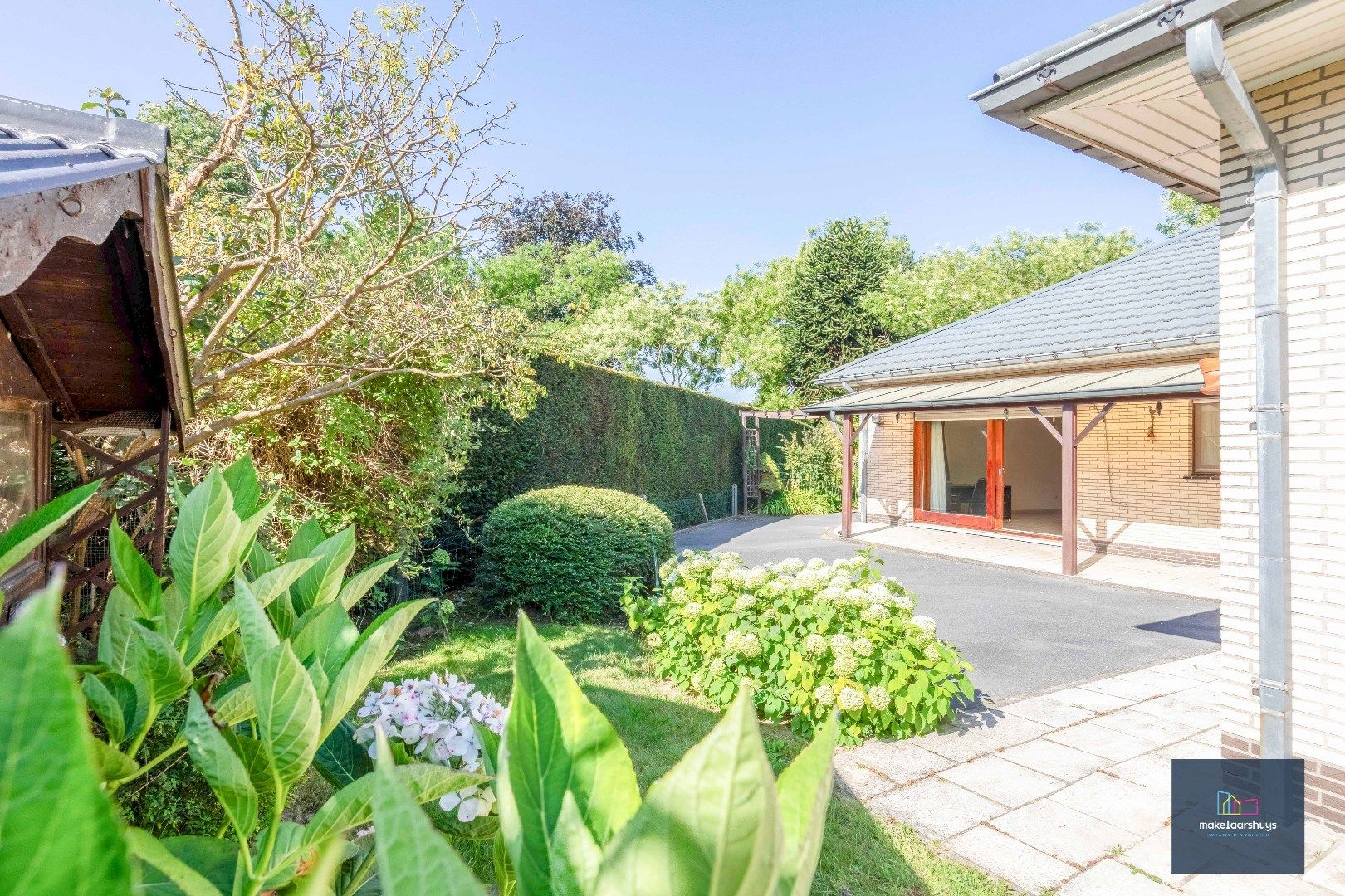 Rustig gelegen ruime bungalow met dubbele garage in Drongen foto 20