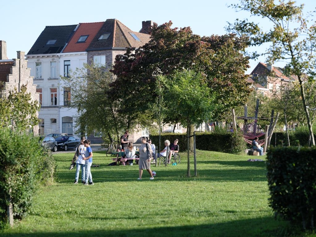 Atelier/loods met te renoveren woning, ruime tuin en bijzonder veel potentieel op een boogscheut van het stadscentrum. foto 14