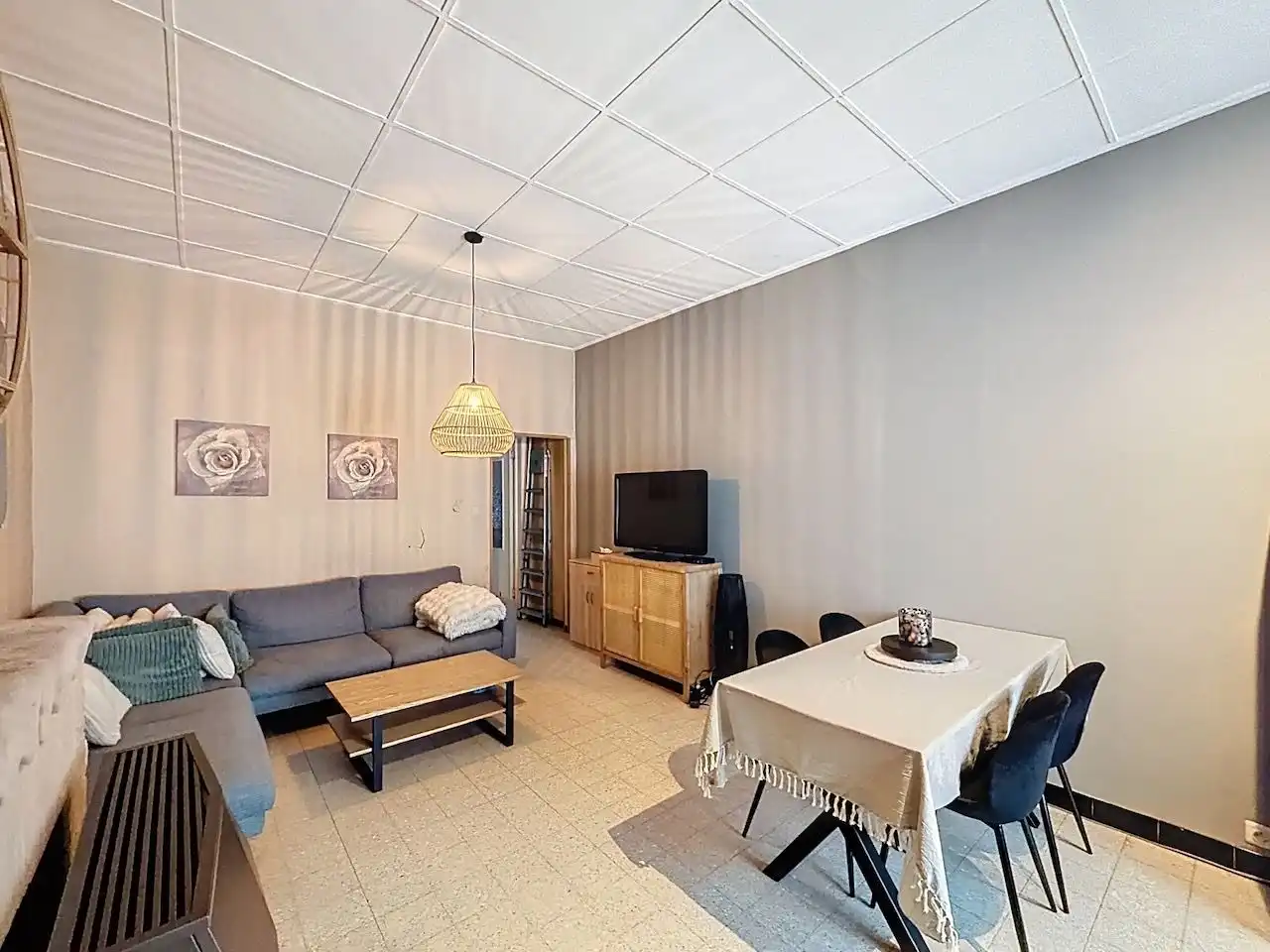 Charmante rijwoning met grote tuin en garage inhuis foto 2