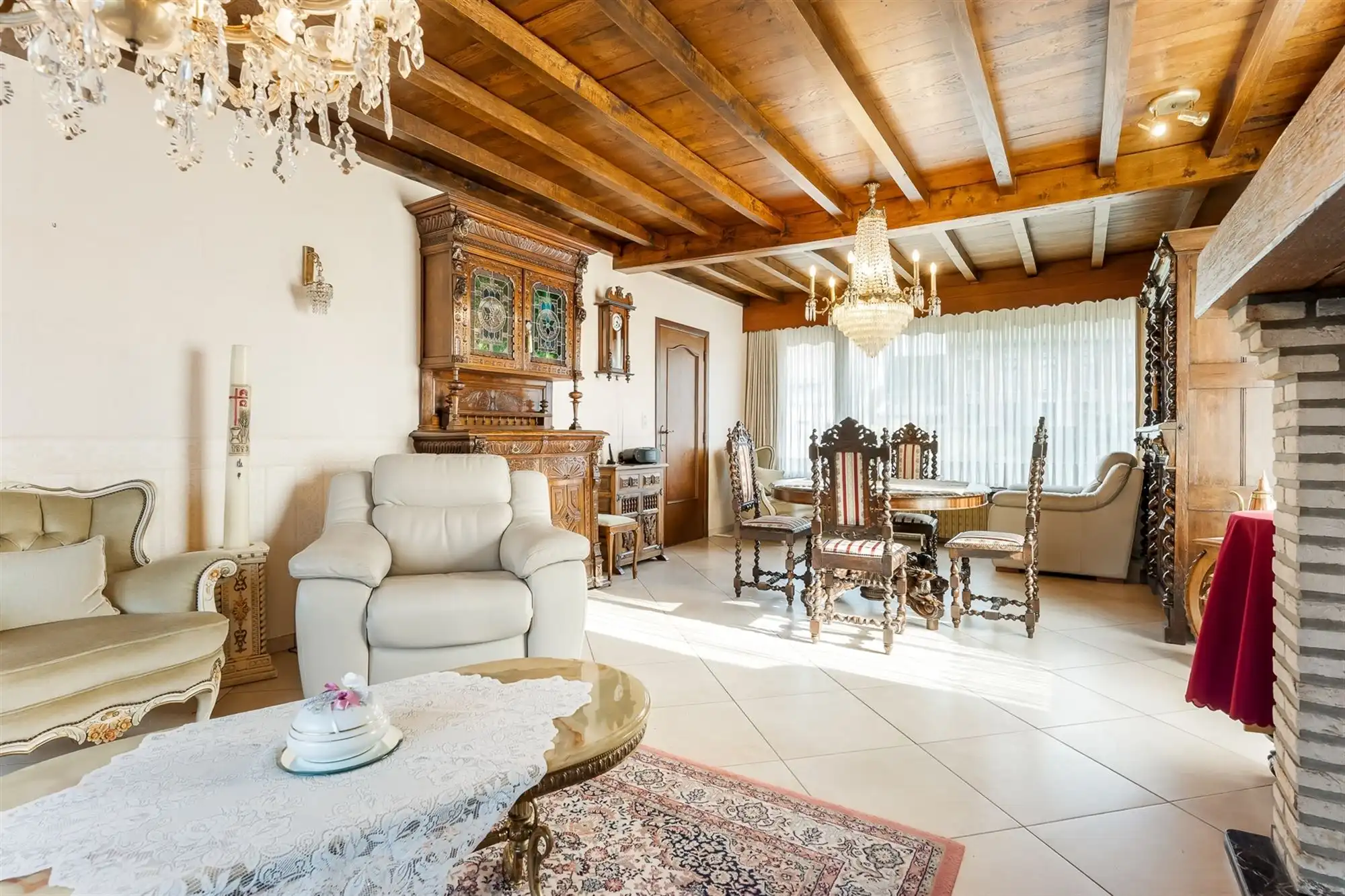 OP TE FRISSEN GELIJKVLOERSE WONING MET 3 SLAAPKAMERS OP EEN RUIM PERCEEL IN HET CENTRUM VAN OOSTHAM foto 3