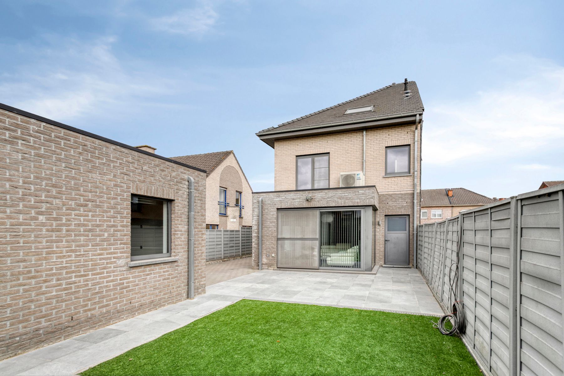 Recente HOB met 2 slaapkamers, tuin en garage! foto 21