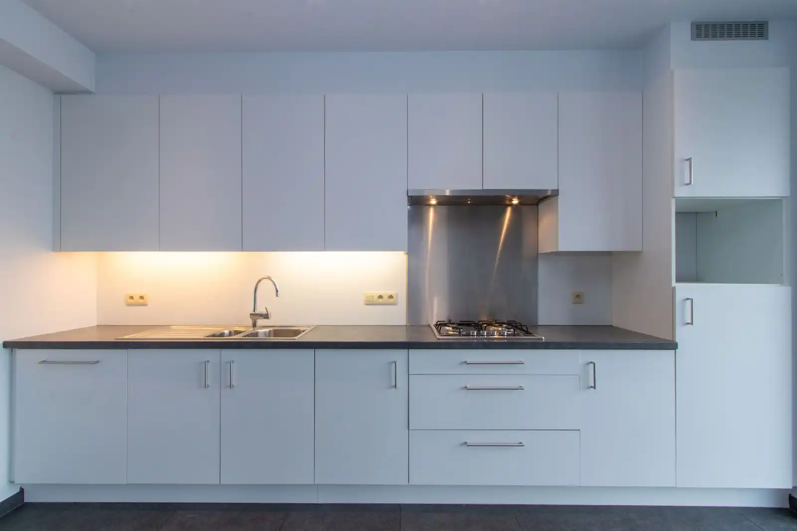 Mooi appartement op de 1ste verdieping met 2 slaapkamers en terras. foto 3