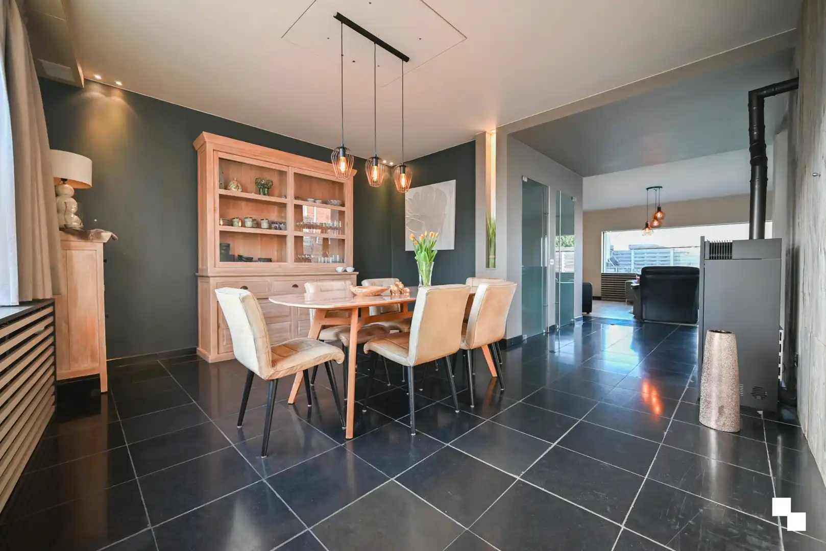Karaktervolle woning met handelsruimte nabij het centrum van Izegem foto 11