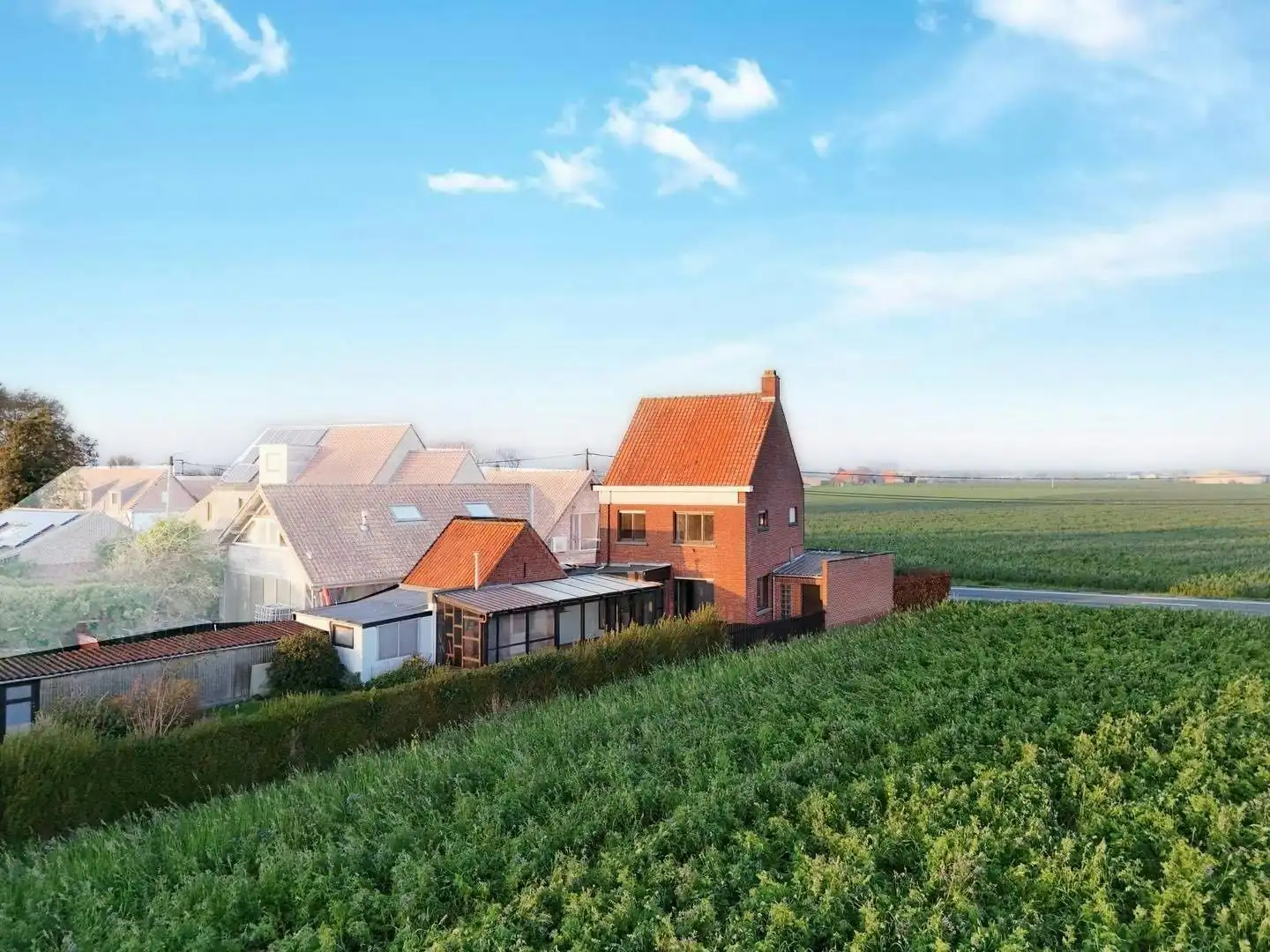 Halfopen bebouwing met 4 slaapkamers en garage in Langemark foto 2