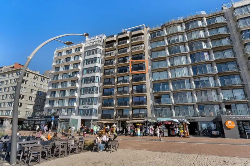 APPARTEMENT MET DRIE SLAAPKAMERS MET FRONTAAL ZEEZICHT GELEGEN TUSSEN DE ESPLANADE EN DE ZEELAAN foto 5
