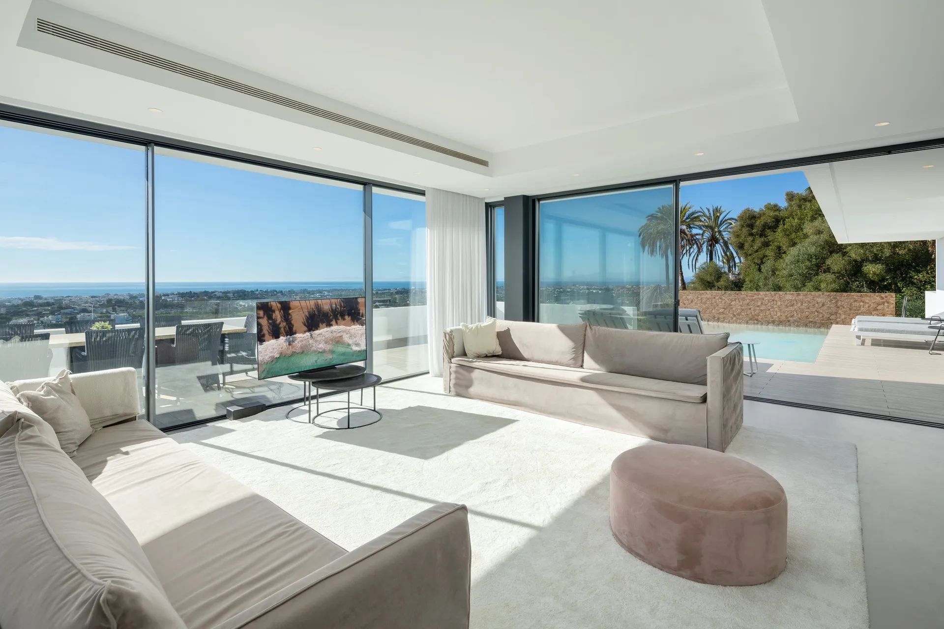 Unieke luxe villa met adembenemend uitzicht op zee en kustlijn foto 2