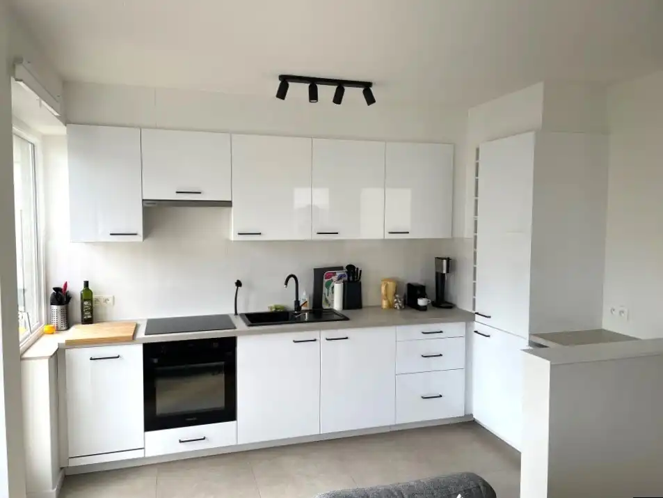 Lichtrijk - gerenoveerd hoekappartement MET garagebox foto 5