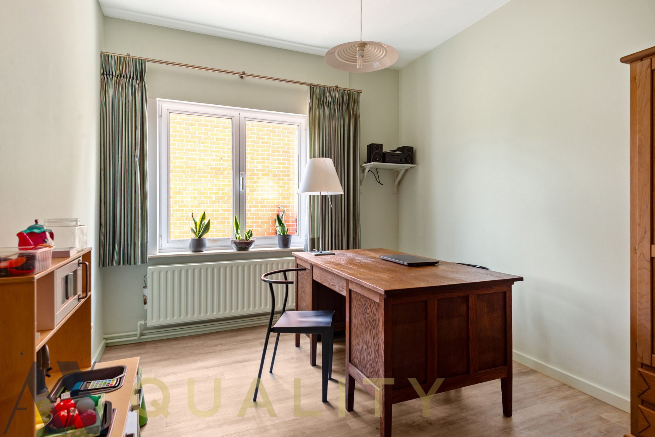 Instapklare villa/bungalow op ruim perceel van +/- 30 are. Met mogelh. tot aankoop van een aanpalende kantoorruimte. foto 13