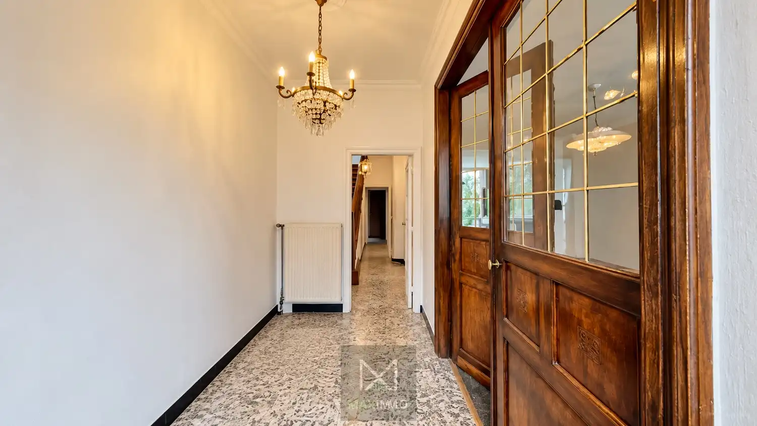 Karaktervolle herenwoning met uitzonderlijk veel ruimte en potentieel in hartje Lauwe foto 3