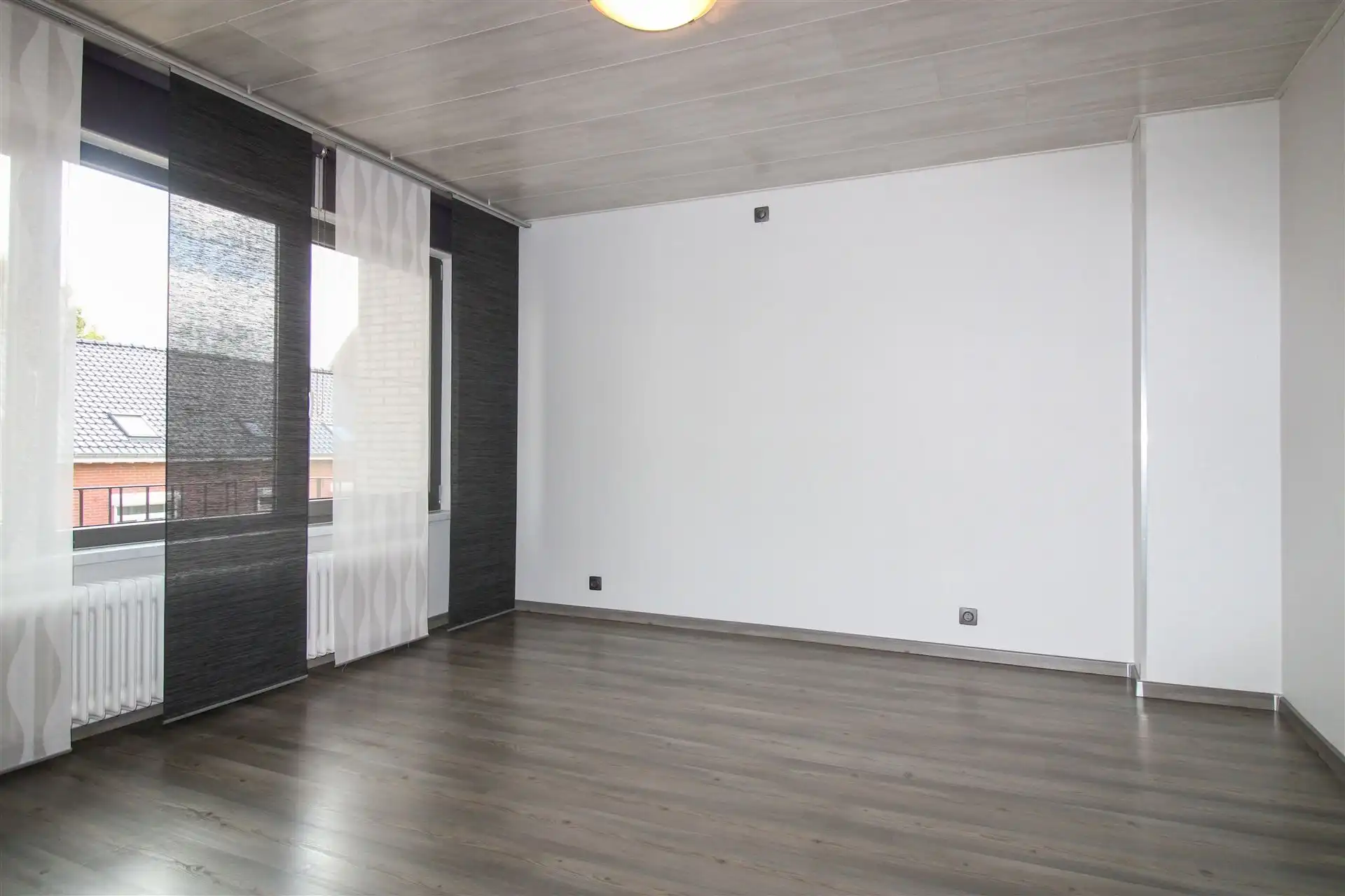 Instapklare gezinswoning met apart bijgebouw met eigen voorzieningen, 4 slaapkamers en inpandige garage op ruim perceel in hartje Maasmechelen! foto 10