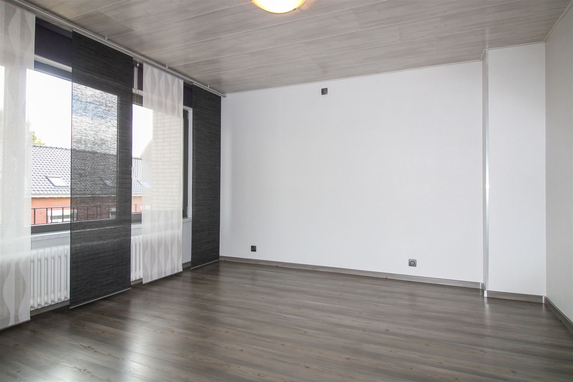 Instapklare gezinswoning met aparte woonunit, 4 slaapkamers en inpandige garage op ruim perceel in hartje Maasmechelen! foto 10
