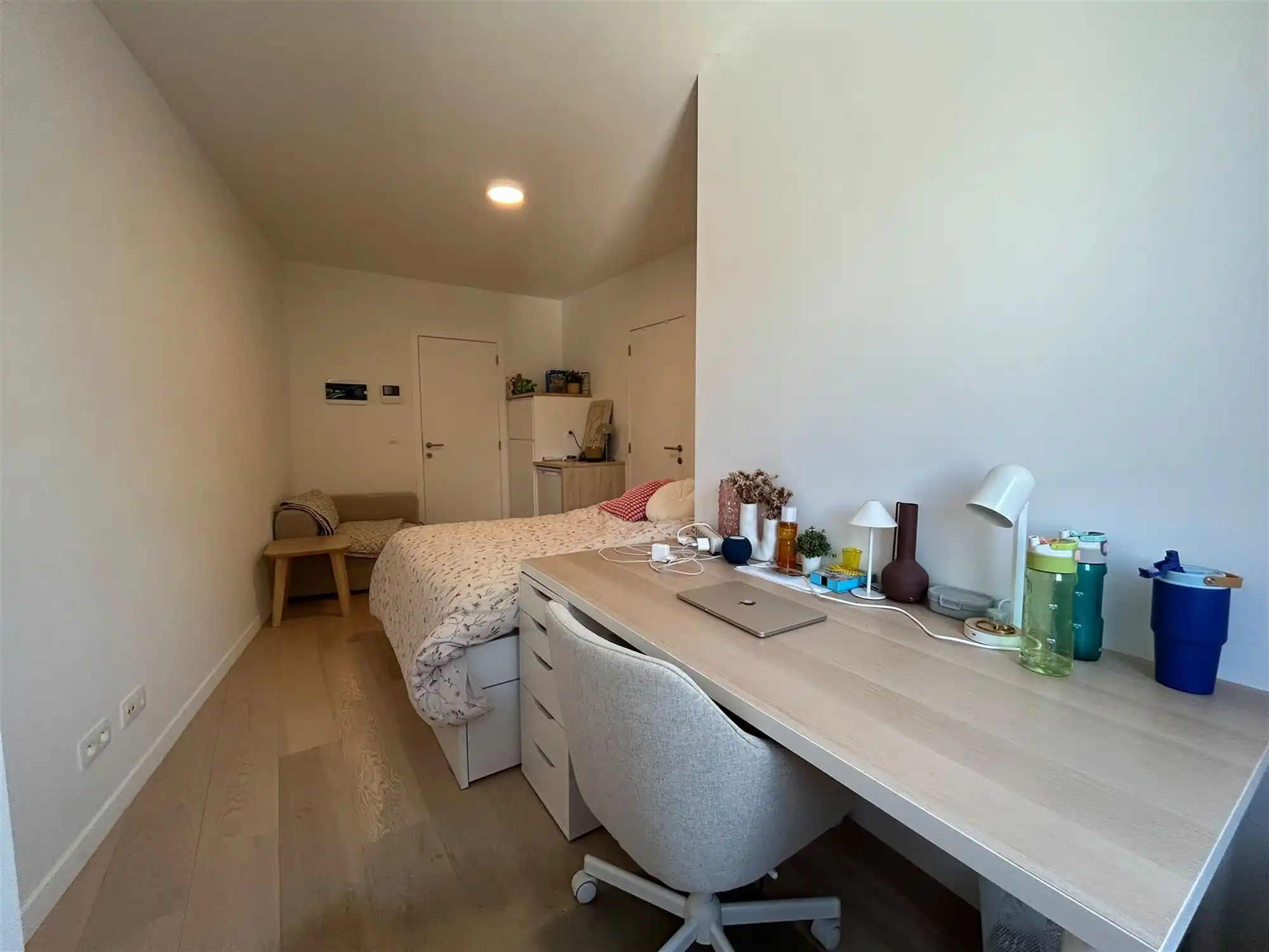 Moderne studentenkamer met privatieve badkamer foto 2