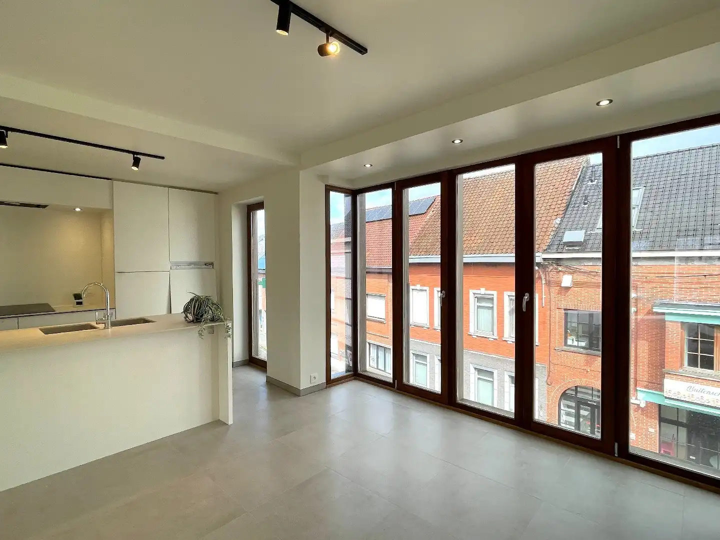 Prachtig, lichtrijk duplex-appartement in hartje Wevelgem!  foto 6