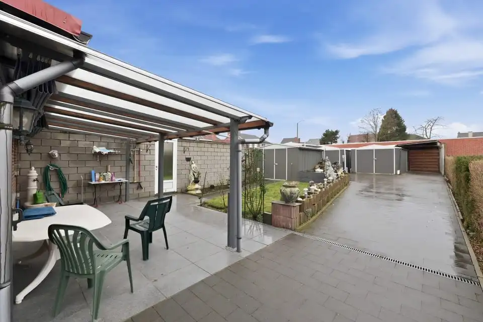 INSTAPKLARE WONING MET TWEE GARAGES IN TONGEREN foto 4