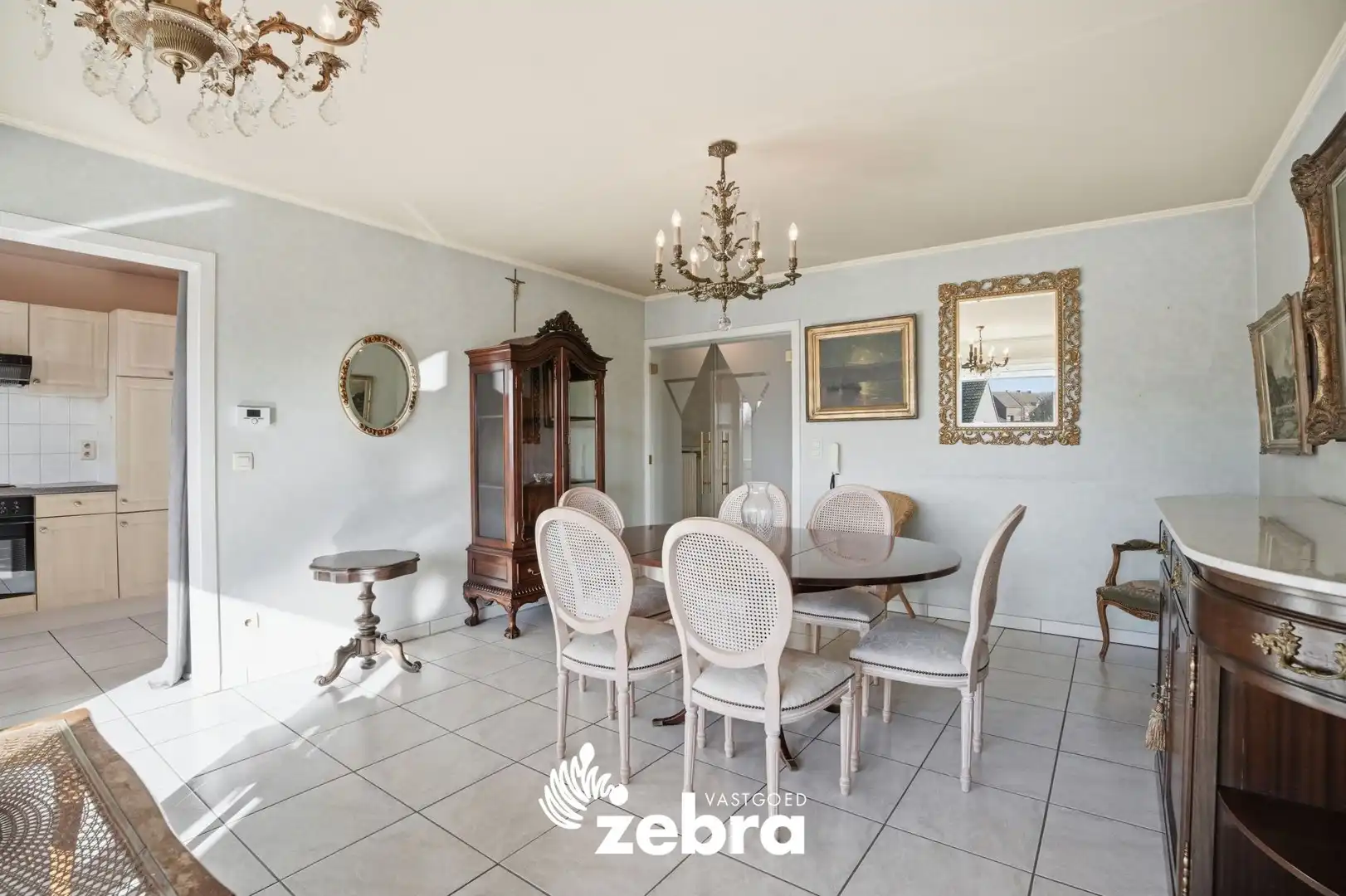 Op te frissen twee­slaapkamerappartement met terras in Lauwe foto 8