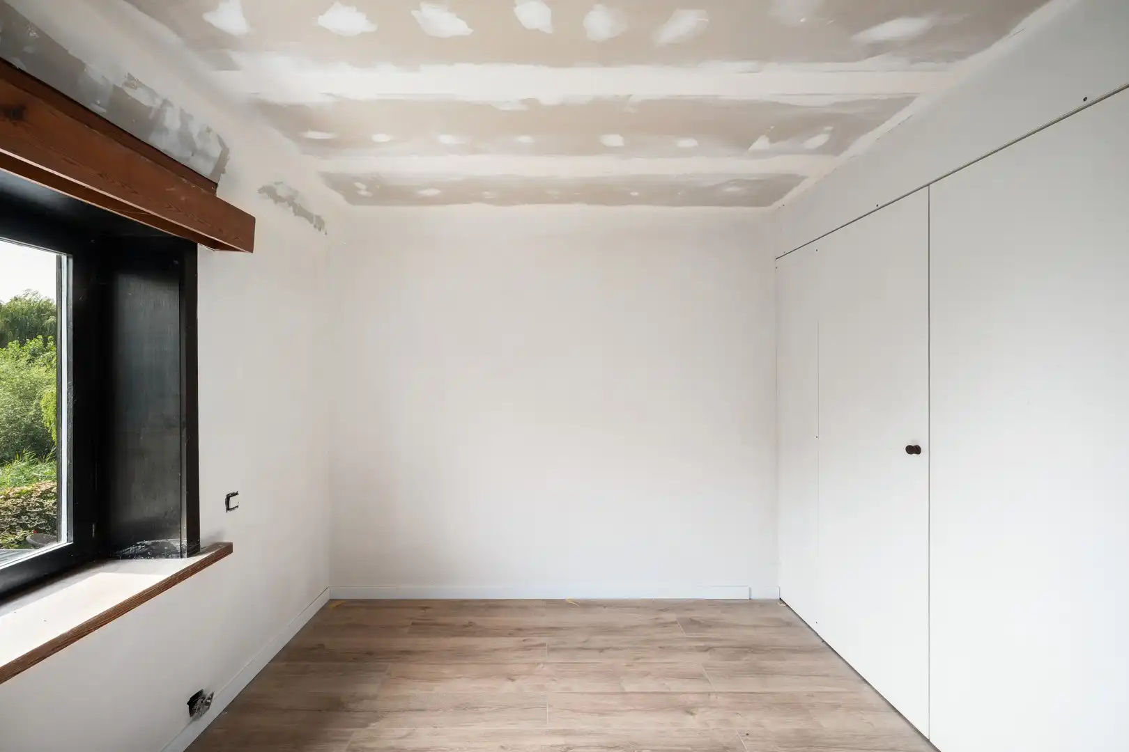 Ruime halfopen woning met 5 slaapkamers, grote tuin en prachtig open zicht in Lapscheure. foto 18