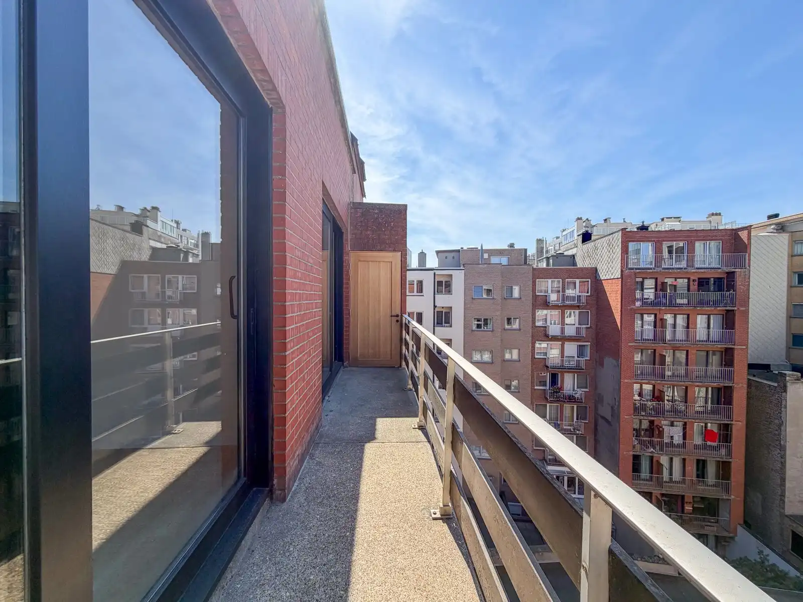 Zonnig 2-slaapkamer appartement op de 7de verdieping in het hart van Oostende, pal aan zee! foto 7