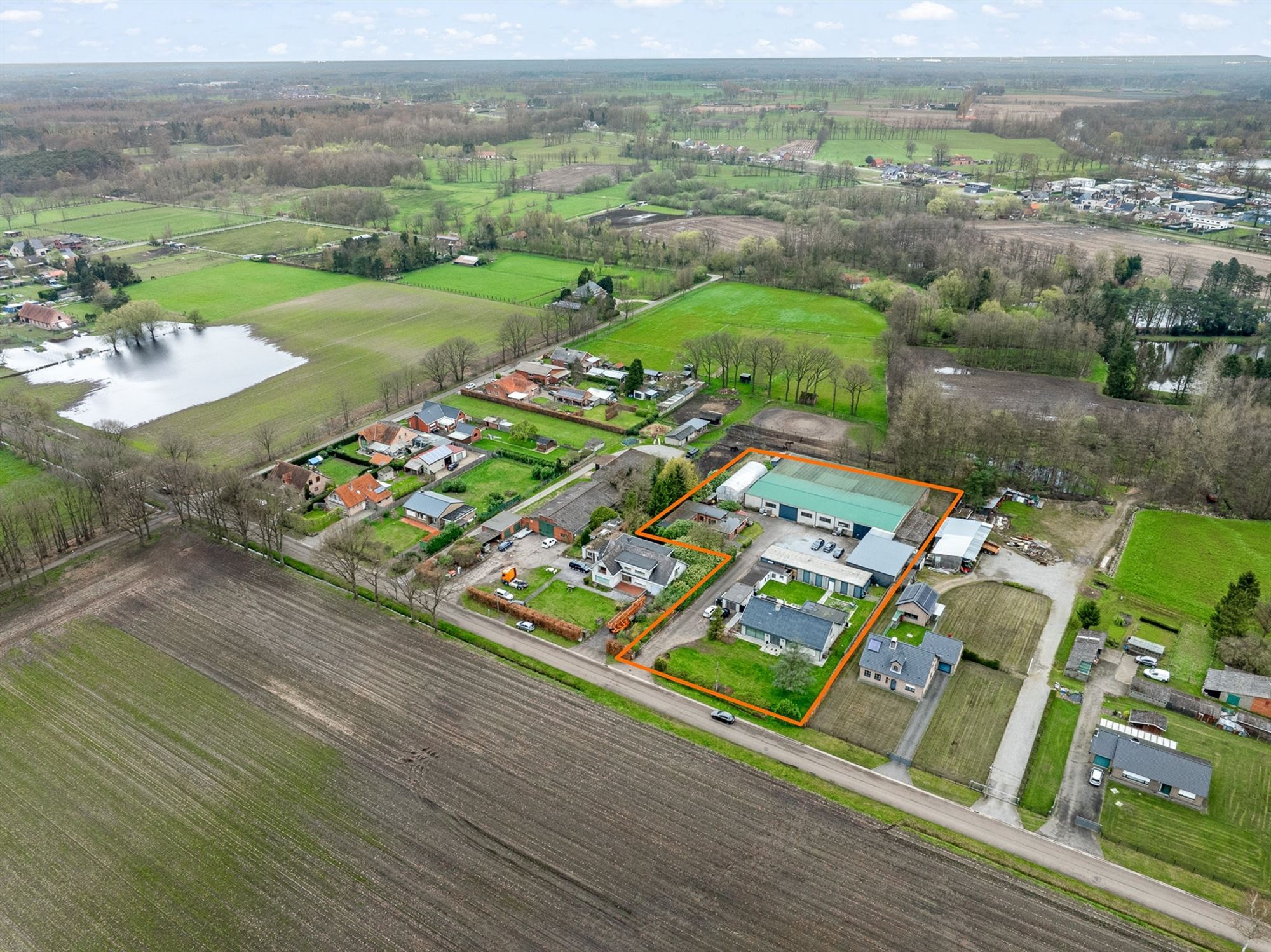 KNAP GERENOVEERDE WONING MET BIJHORENDE GARAGE, WERKHUIS, RUIM MAGAZIJN EN APART VERHUURDE EXTRA WONING OP EEN PERCEEL VAN 59A79 TE LEOPOLDSBURG foto 27