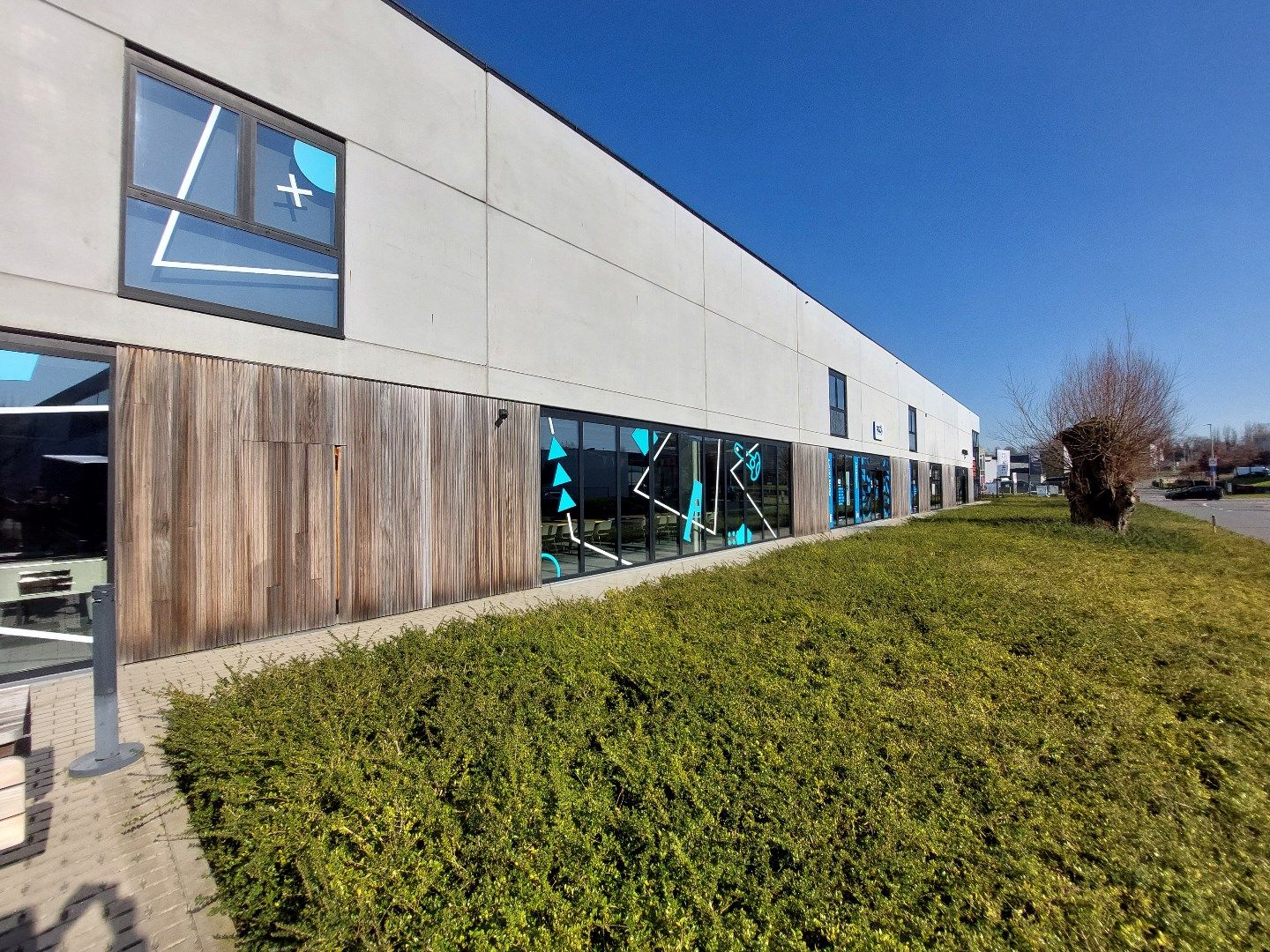 Commercieel gelegen showroom / kantoor van 276m² - nieuwbouw foto 2
