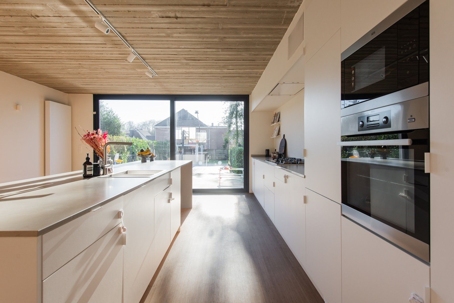 Recent gerenoveerde woning met hoogwaardige afwerking foto 8