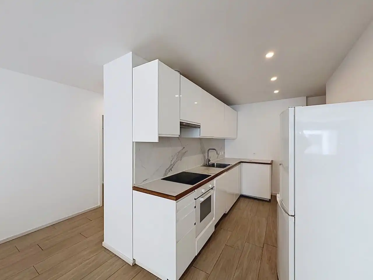 Buitengewoon ruim gelijkvloers appartement met 3 slaapkamers en hobbyruimte foto 9