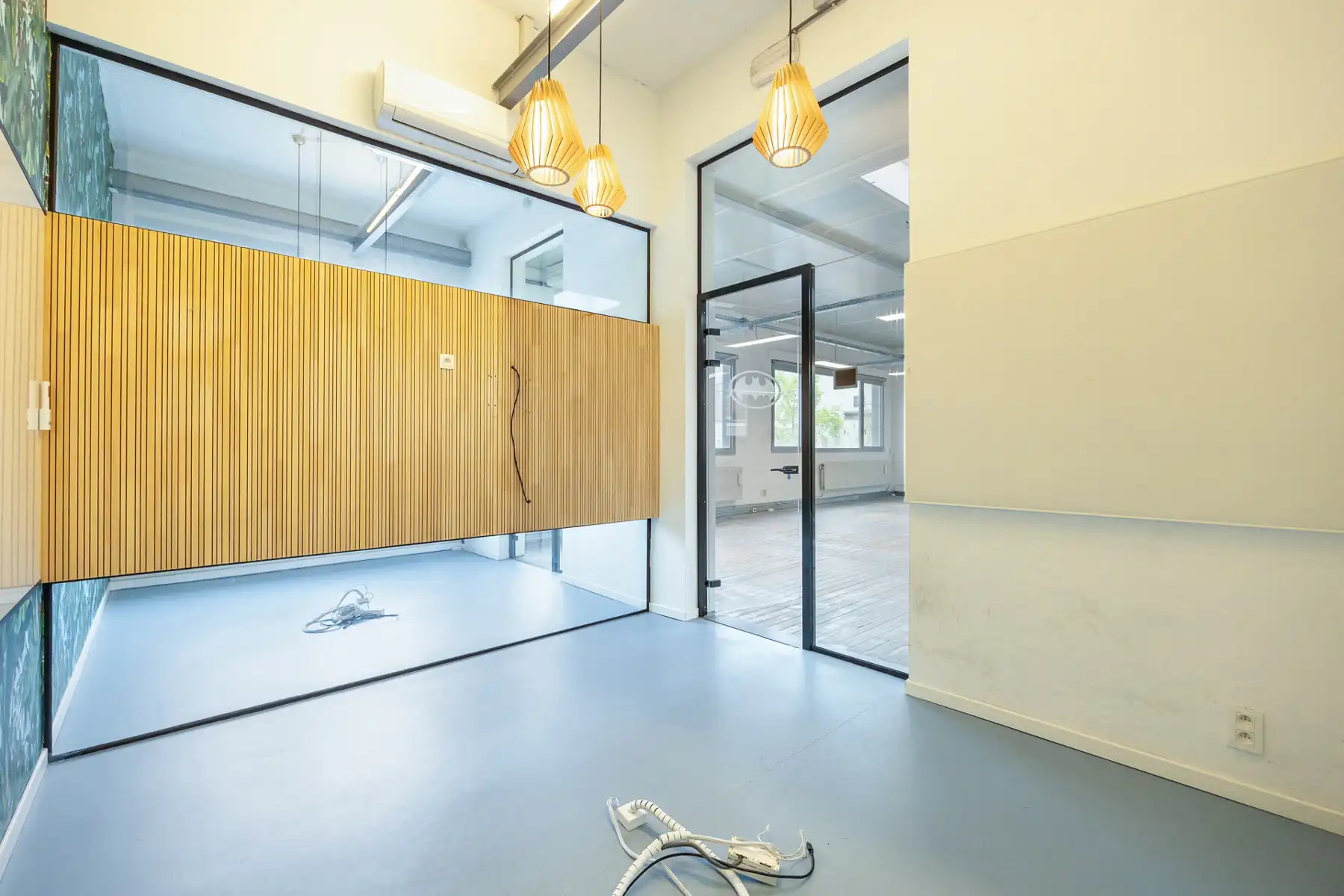 Instapklaar kantoorgebouw te koop in Merksem foto 41