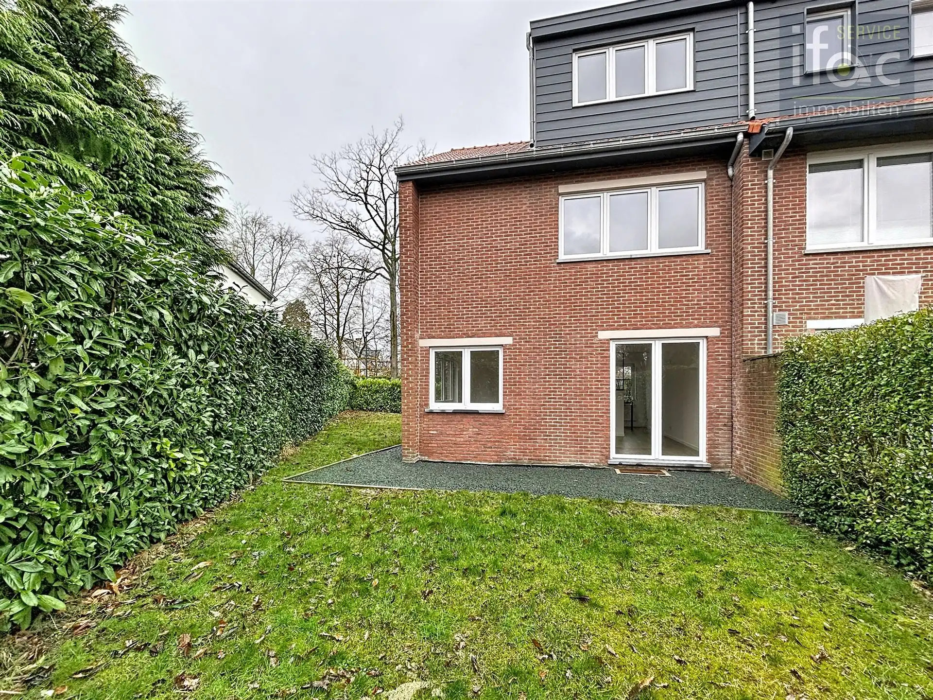 Mooi gerenoveerde woning met 4 slaapkamers en 2 badkamers. foto 18