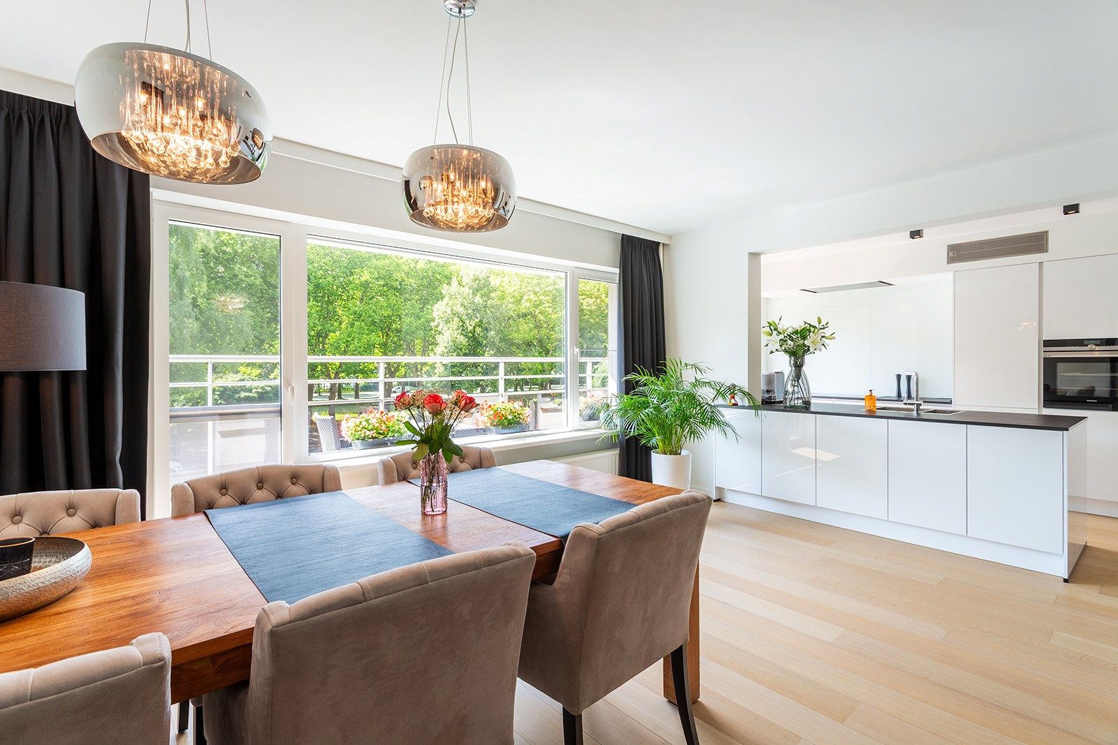 Gerenoveerd appartement met 2 terrassen foto 5