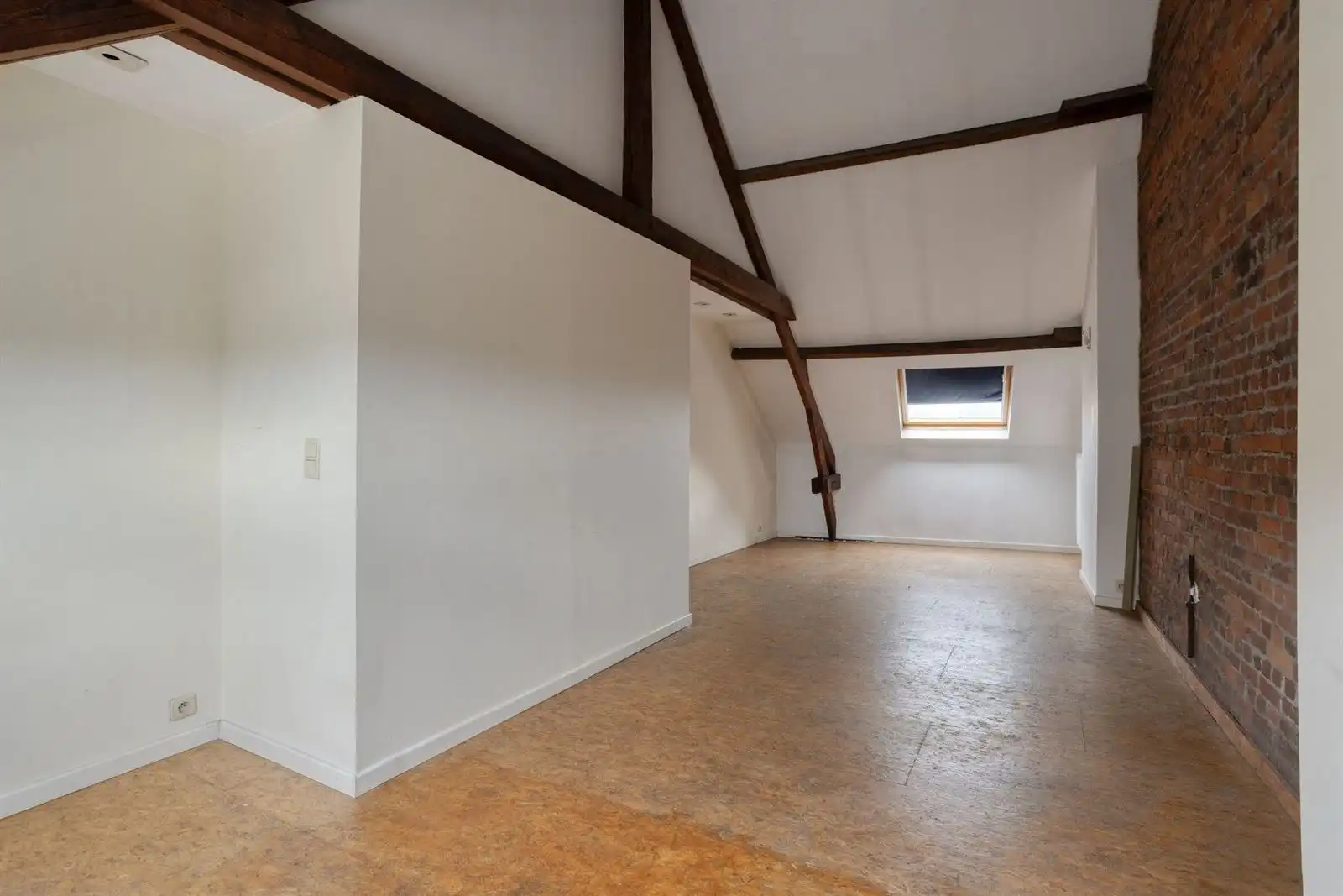 Praktijk + triplexappartement (3 slaapkamers & 2 badkamers) te centrum Halle  foto 29