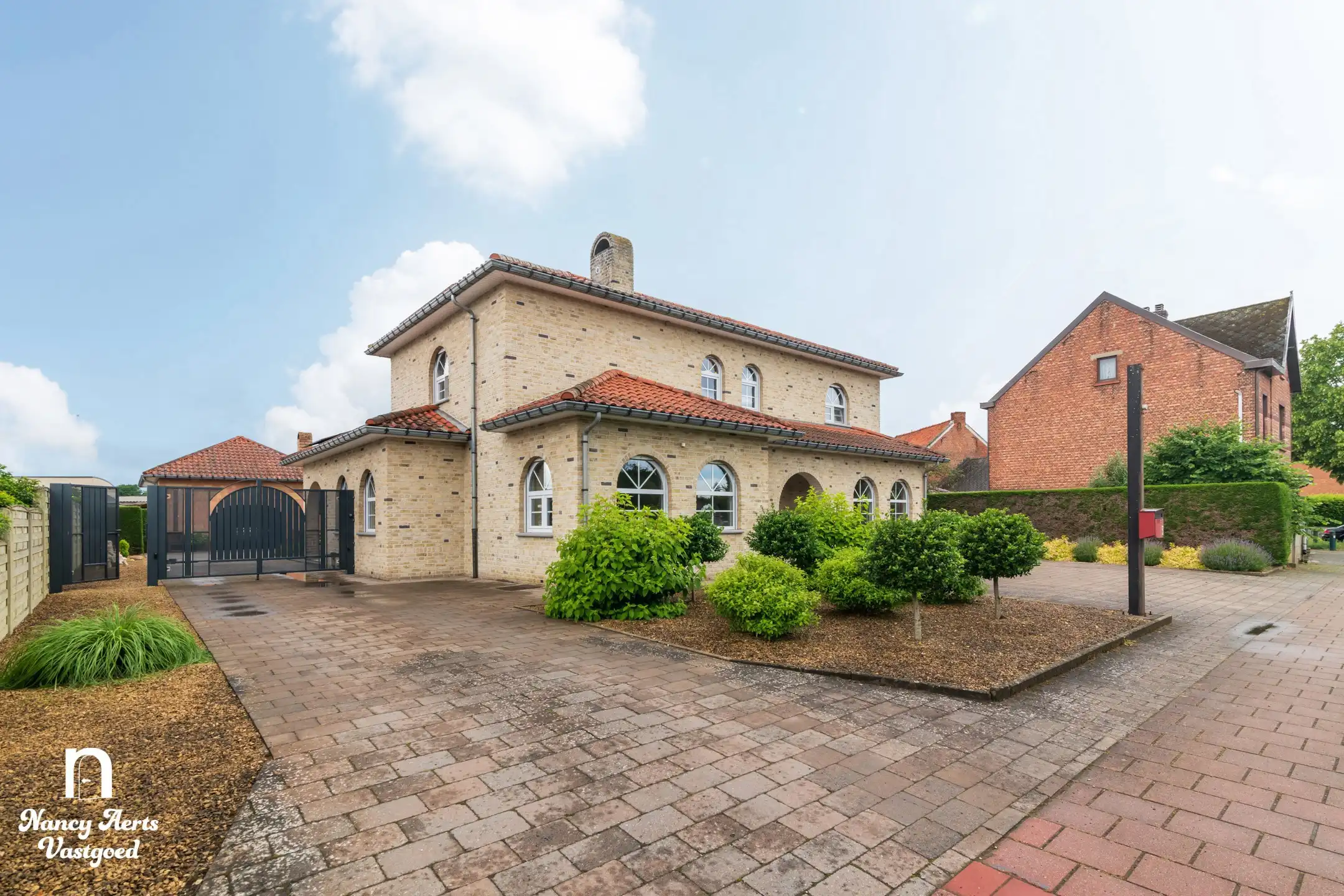 Ruime villa met praktijkruimte, kelder en zonnige tuin foto 25