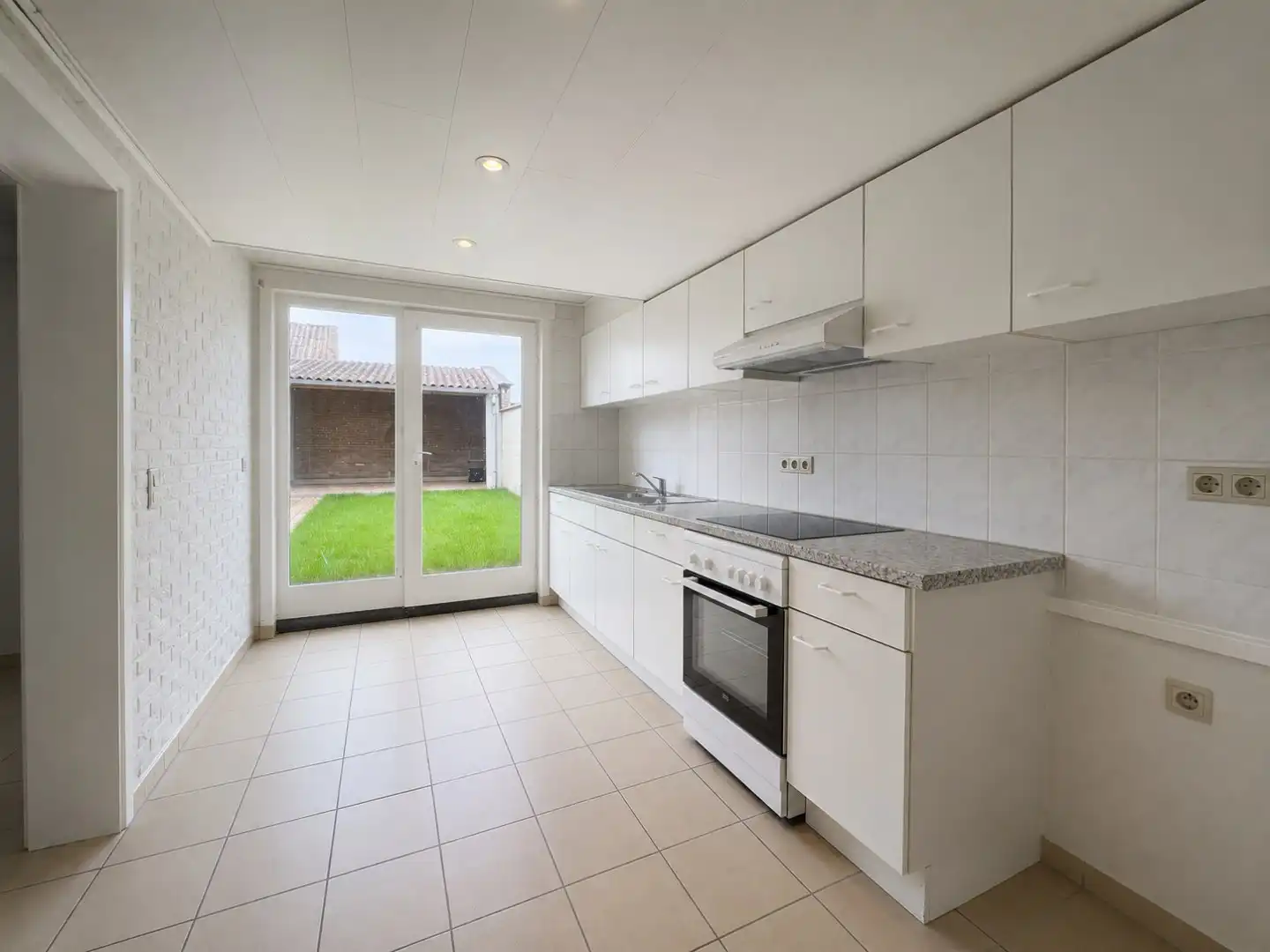 Gezellige woonst met 2 slaapkamers, tuin en garage te Pollinkhove foto 4