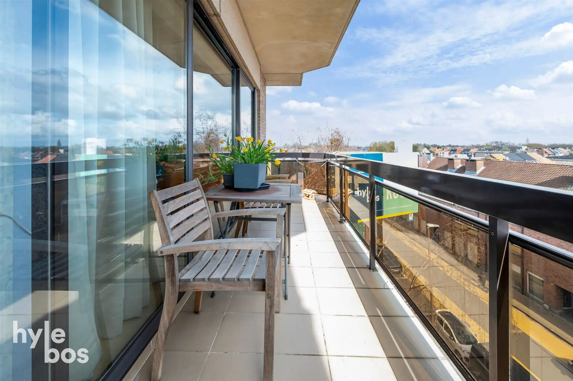 Appartement met veel lichtinval, ruime leefruimte en garagebox foto 22