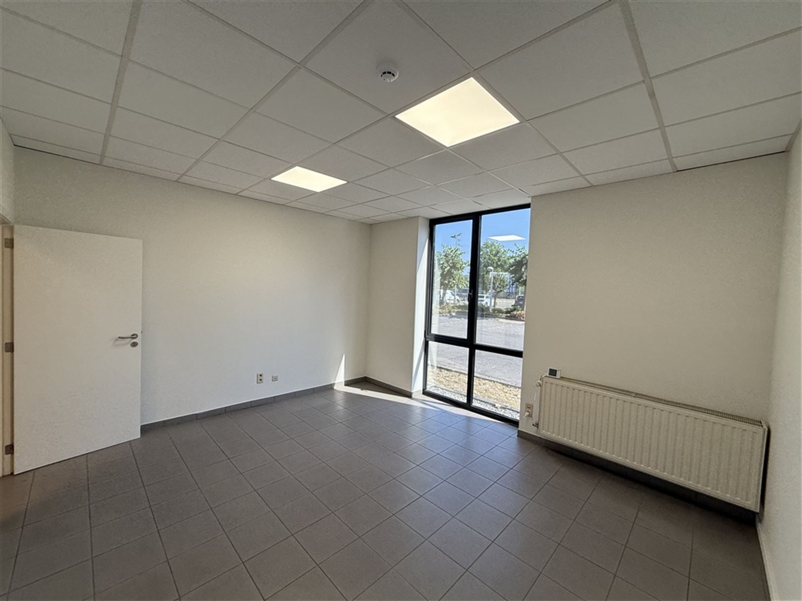 Goed gelezen magazijnen te Genk foto 13