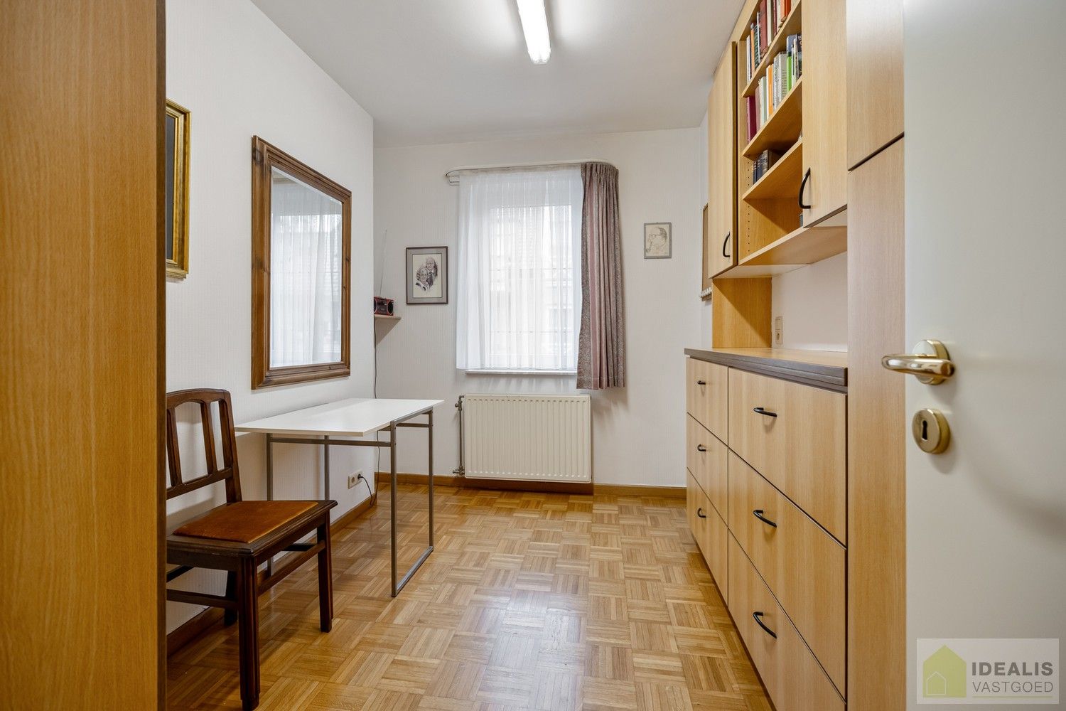 IDEALIS VASTGOED – RUIM INSTAPKLAAR APPARTEMENT IN KLEINSCHALIGE RESIDENTIE MET LICHTRIJKE LEEFRUIMTE, OPEN KEUKEN, HEERLIJK OVERDEKT TERRAS, 3 SLAAPKAMERS, BADKAMER, FIJNE WASPLAATS/BERGING EN INPANDIGE GARAGE OP EEN UITERST GUNSTIGE LOCATIE MIDDEN IN HET CENTRUM VAN PELT!! ZEER GESCHIKT VOOR KANDIDATEN OP ZOEK NAAR INSTAPKLAAR APPARTEMENT foto 26