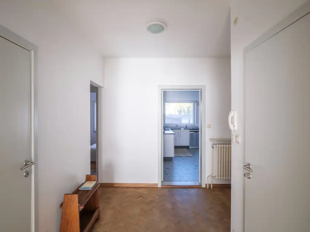 Een stijlvol appartement in de&nbsp;Sportstraat, met een warm mid-century karakter en hedendaags wooncomfort. foto 5