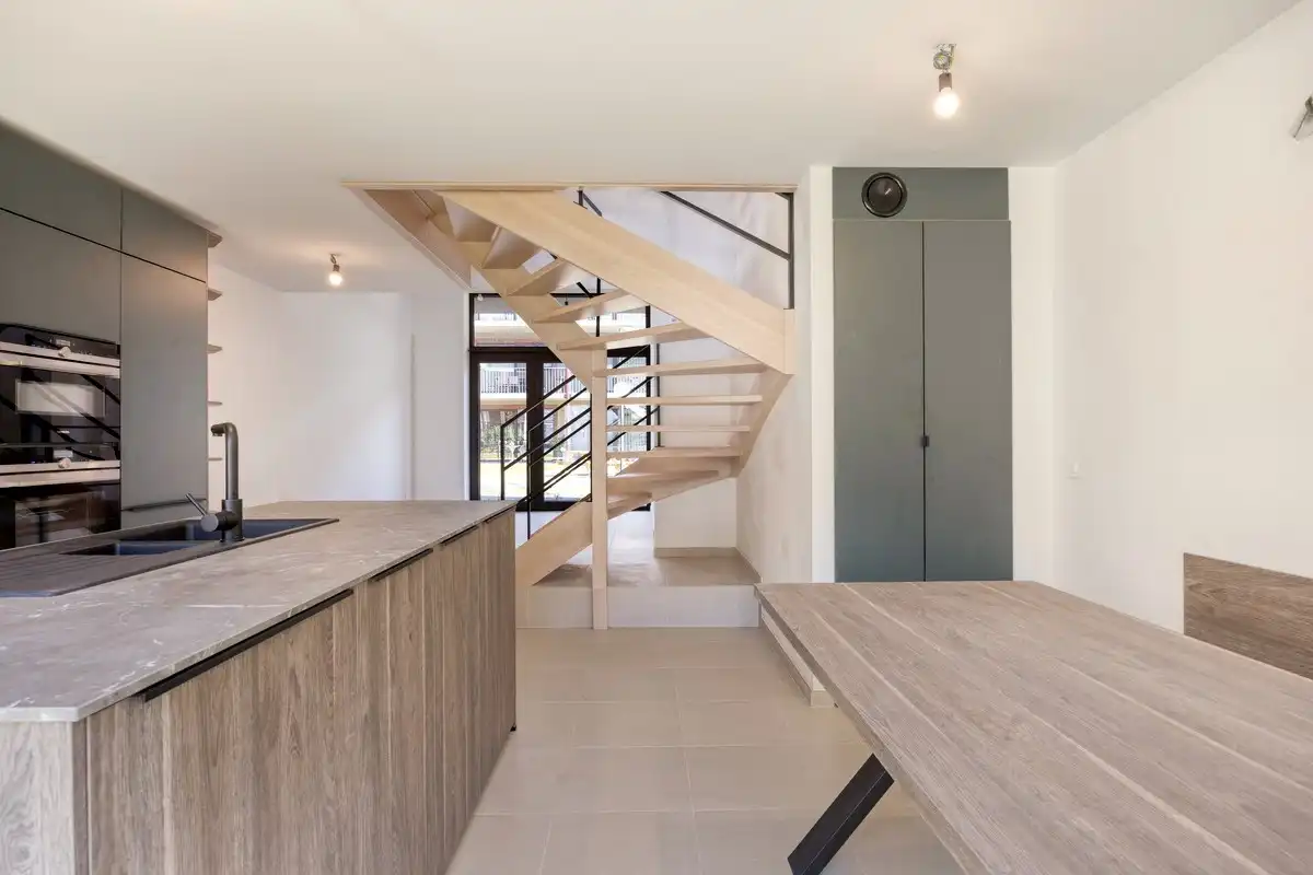 Instapklare woning met zeer goede afwerking, 3 slaapkamers, 3 badkamers, tuin, terras en autostaanplaats in het centrum van Tienen – EPC 27 kWh/m² - bewoonbare  foto 9