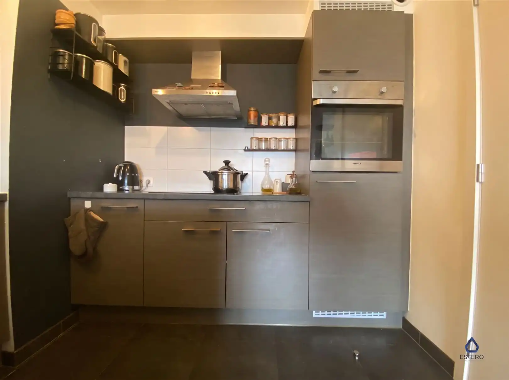 Mooi 2 slaapkamer appartement met terras en parking foto 5