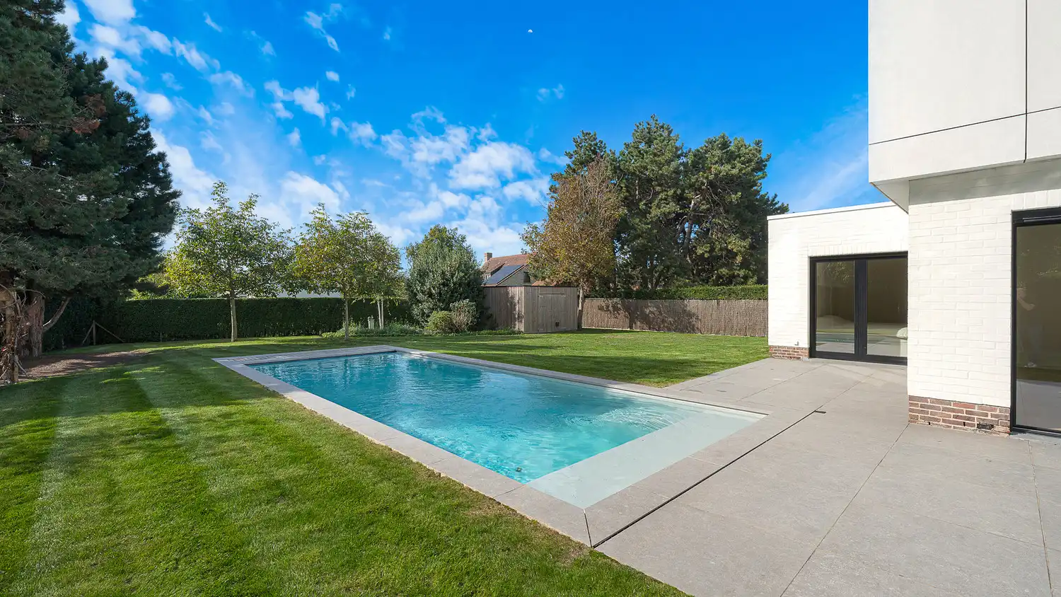 Grote moderne villa met zwembad op uitzonderlijk groot perceel. foto 13