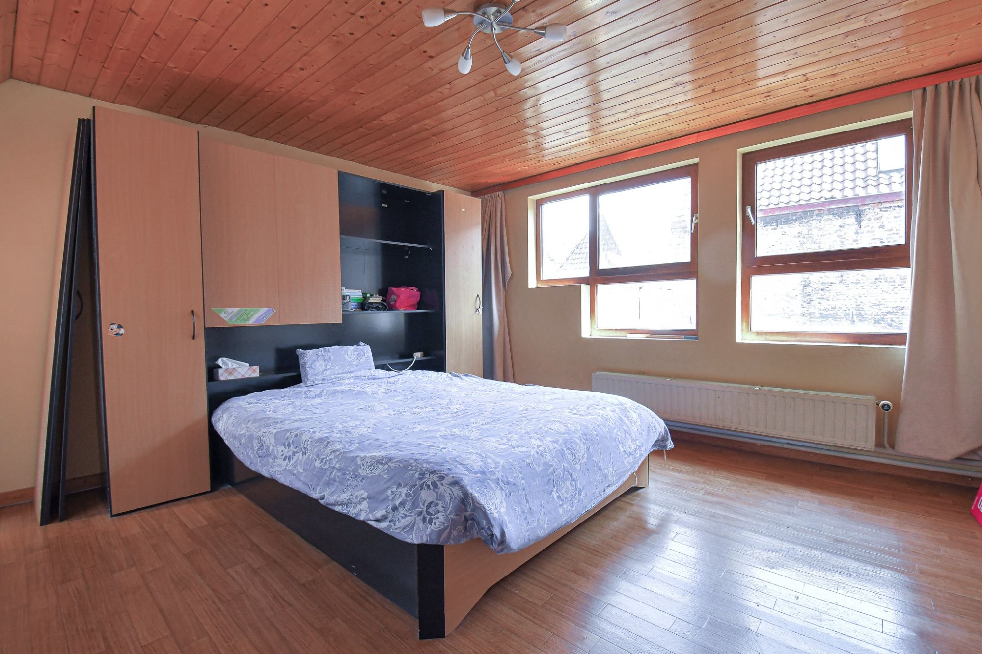 Ruime lichtrijke hoekwoning met 4 slpk en stadskoer foto 9