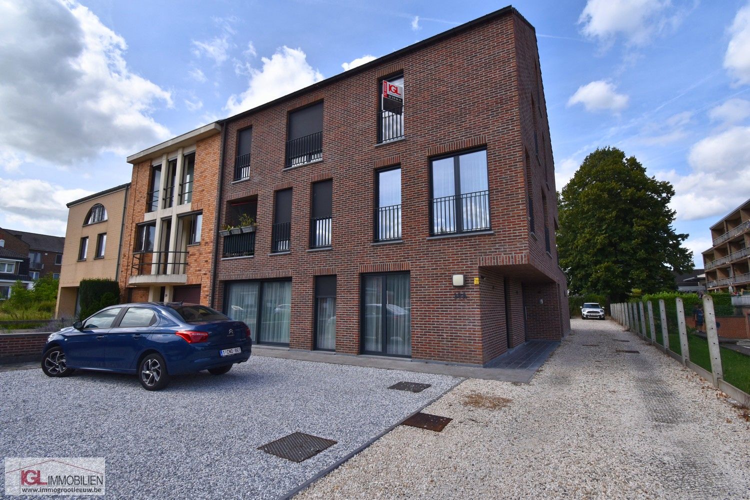 Triplex nieuwbouwappartement met 4 slaapkamers en garage foto 1