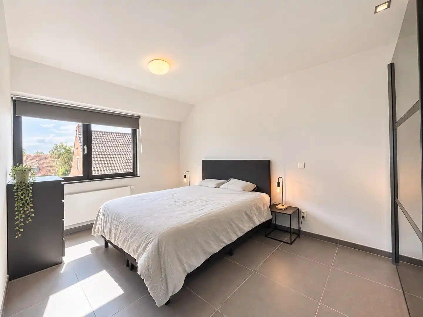 Ruim en lichtrijk 2slp-appartement met garage foto 9